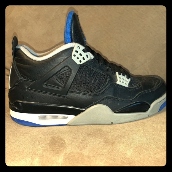 Jordan Shoes - Nike Air Jordan Retro 4 size 10